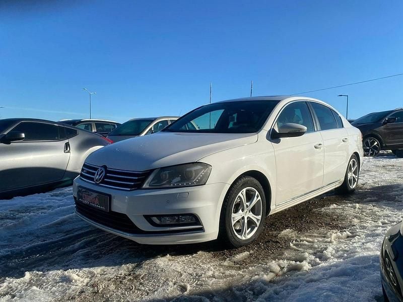 Używany VW Passat R-line 177 KM (130 kW) 2013 Biały Sedan/Limuzyna