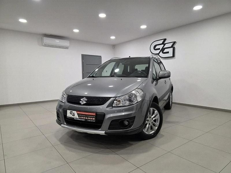 Szary (metalik) Używany 2012 Suzuki SX4 SUV | 35 999 zł (Dość drogi) - Obraz 1/4