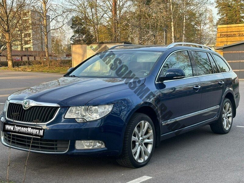 Niebieski Używany 2011 Skoda Superb Kombi | 22 450 zł (Super Cena) - Obraz 1/4