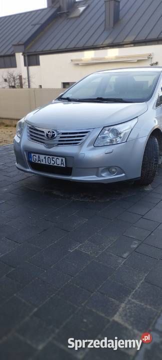 Używany Toyota Avensis T2 132 KM (97 kW) 2011 Srebrny Sedan/Limuzyna