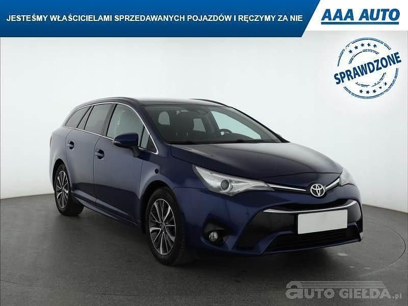 Używany Toyota Avensis 143 KM (105 kW) 2016 Błękitny