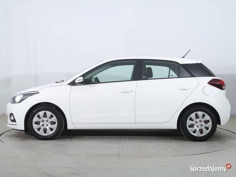 Używany Hyundai i20 84 KM (61 kW) 2019 Biały Hatchback