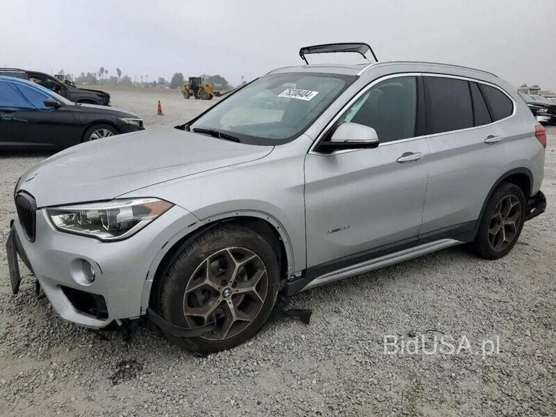 Biały Używany 2017 BMW X1 SUV | 37 500 zł - Obraz 1/4