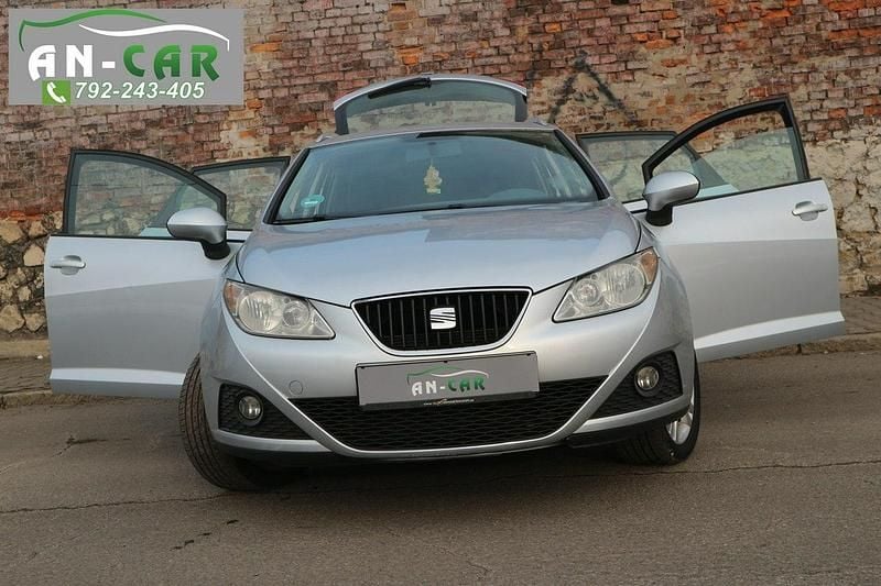 Srebrny Używany 2010 Seat Ibiza ST Kombi | 16 600 zł (Uczciwa cena) - Obraz 1/4