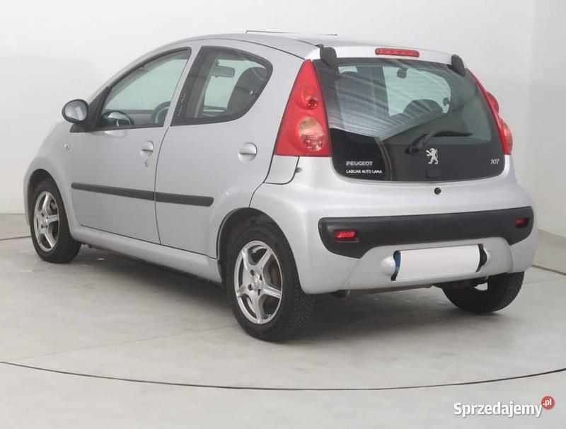 Używany Peugeot 107 68 KM (50 kW) 2010 Srebrny Hatchback