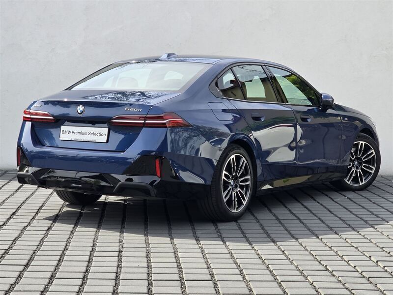 Używany BMW 520 Shadowline 197 KM (144 kW) 2024 Niebieski phytonic metalizowany Sedan/Limuzyna