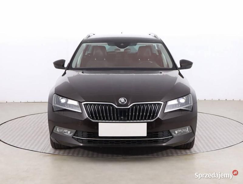 Brązowy Używany 2016 Skoda Superb Kombi | 57 999 zł (Dość drogi) - Obraz 1/4