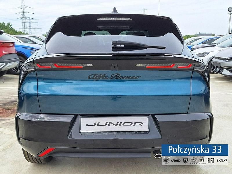 Nowe Alfa Romeo GT Junior 145 KM (106 kW) 2025 Niebieski ciemny (metalik) Hatchback