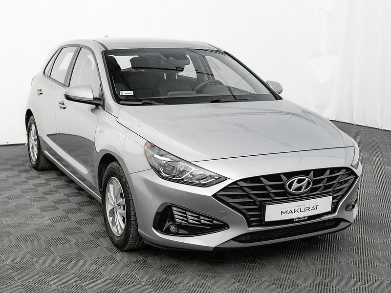 Używany Hyundai i30 Classic 110 KM (80 kW) 2022 Srebrny (metalik) Hatchback