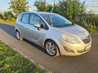 Srebrny Używany 2012 Opel Meriva Minivan | 25 000 zł (Uczciwa cena) - Obraz 1/4