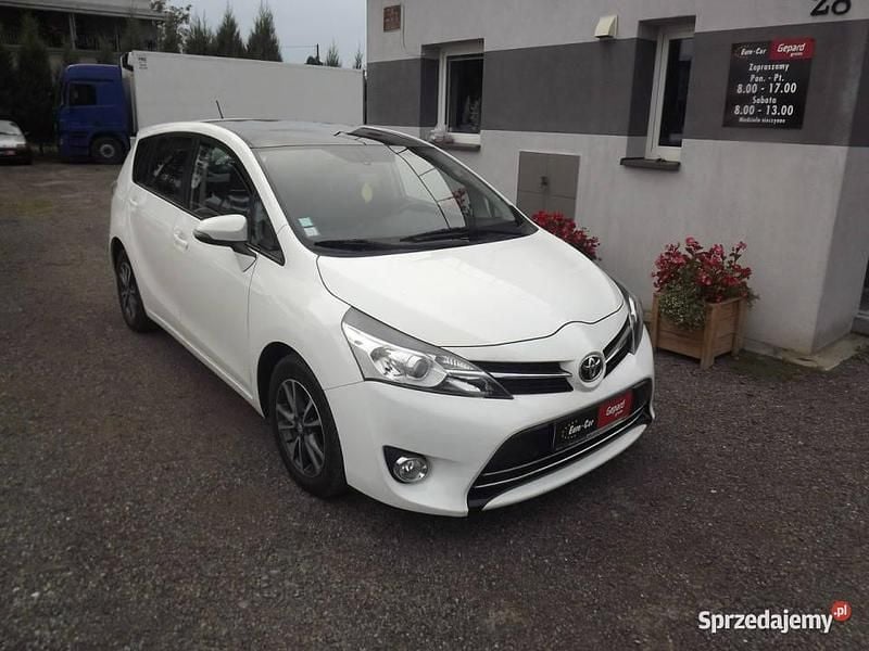 Biały Używany 2013 Toyota Verso Minivan | 26 900 zł (Uczciwa cena) - Obraz 1/4