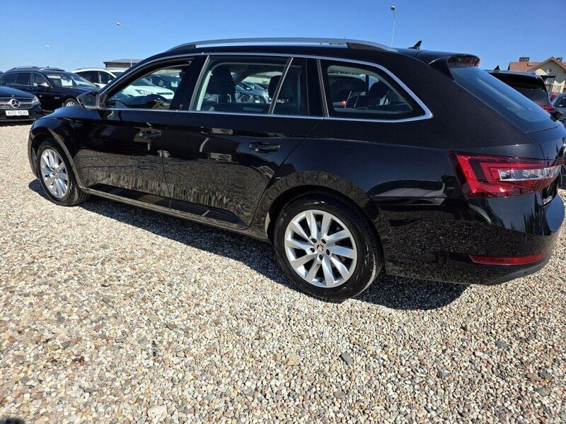 Czarny (metalik) Używany 2016 Skoda Superb Kombi | 61 900 zł (Dobra cena) - Obraz 1/4