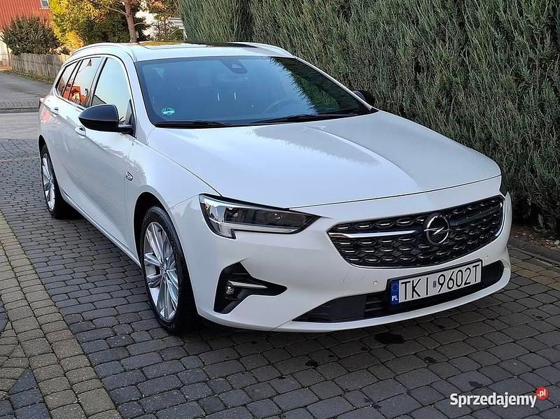 Biały Używany 2021 Opel Insignia Kombi | 72 900 zł (Uczciwa cena) - Obraz 1/4