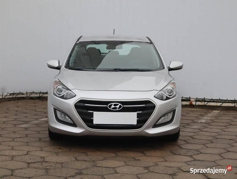 Używany Hyundai i30 90 KM (66 kW) 2015 Srebrny Hatchback