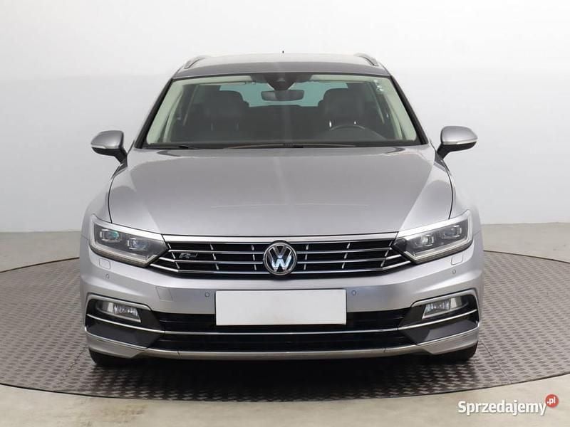 Srebrny Używany 2018 VW Passat Kombi | 74 999 zł (Uczciwa cena) - Obraz 1/4