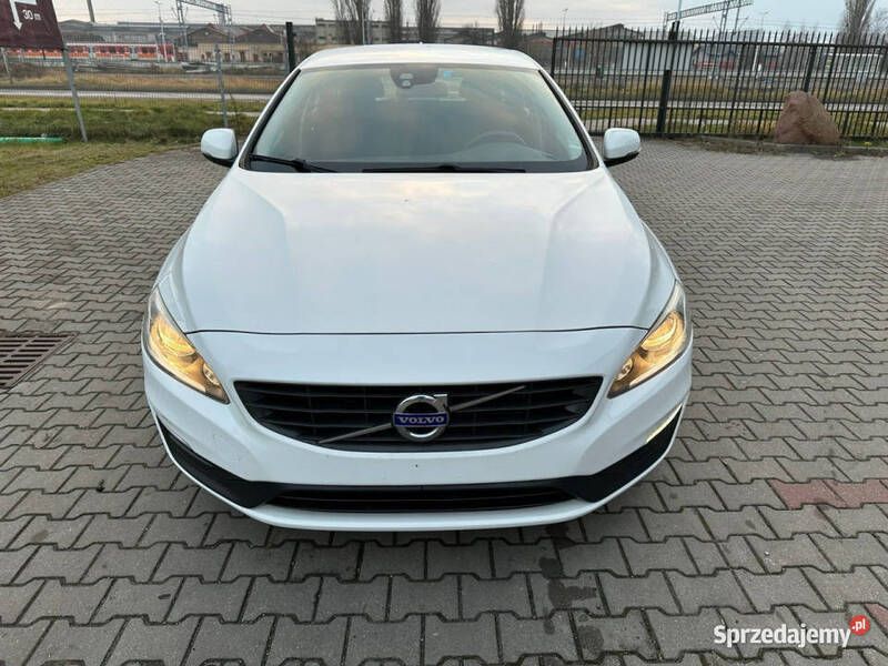 Biały Używany 2016 Volvo V60 Kombi | 38 900 zł (Super Cena) - Obraz 1/4