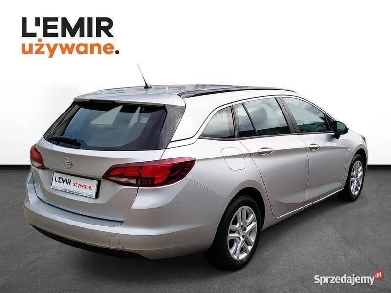 Srebrny Używany 2017 Opel Astra Kombi | 43 500 zł (Uczciwa cena) - Obraz 1/4
