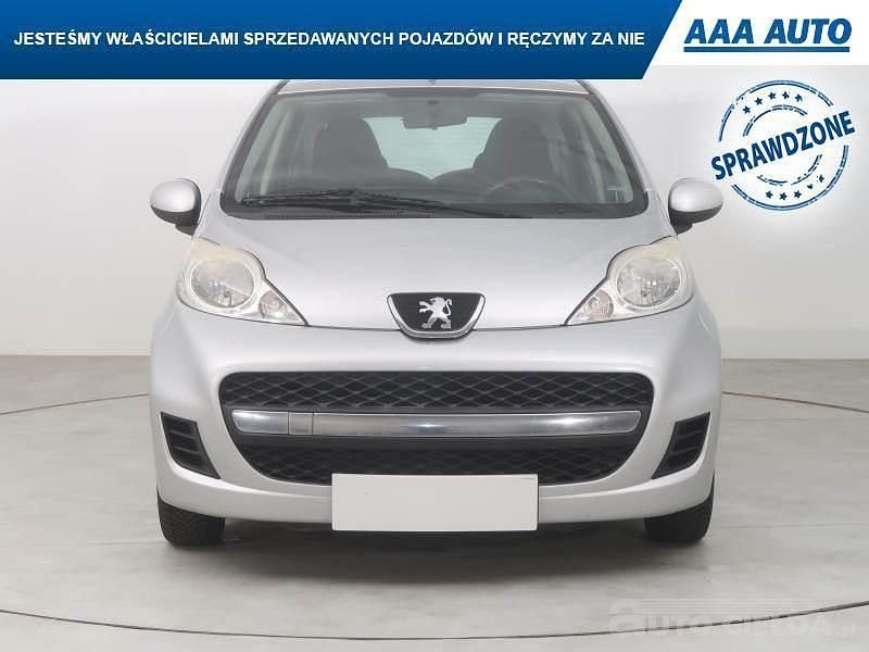 Używany Peugeot 107 68 KM (50 kW) 2010 Srebrny Hatchback