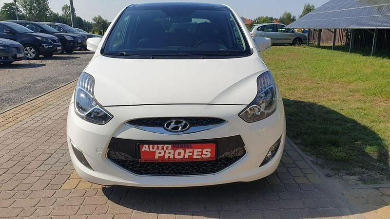 Biały (metalik) Używany 2012 Hyundai ix20 Minivan | 24 900 zł (Dość drogi) - Obraz 1/4