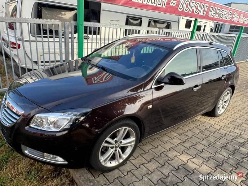 Brązowy Używany 2011 Opel Insignia Kombi | 23 900 zł (Uczciwa cena) - Obraz 1/4