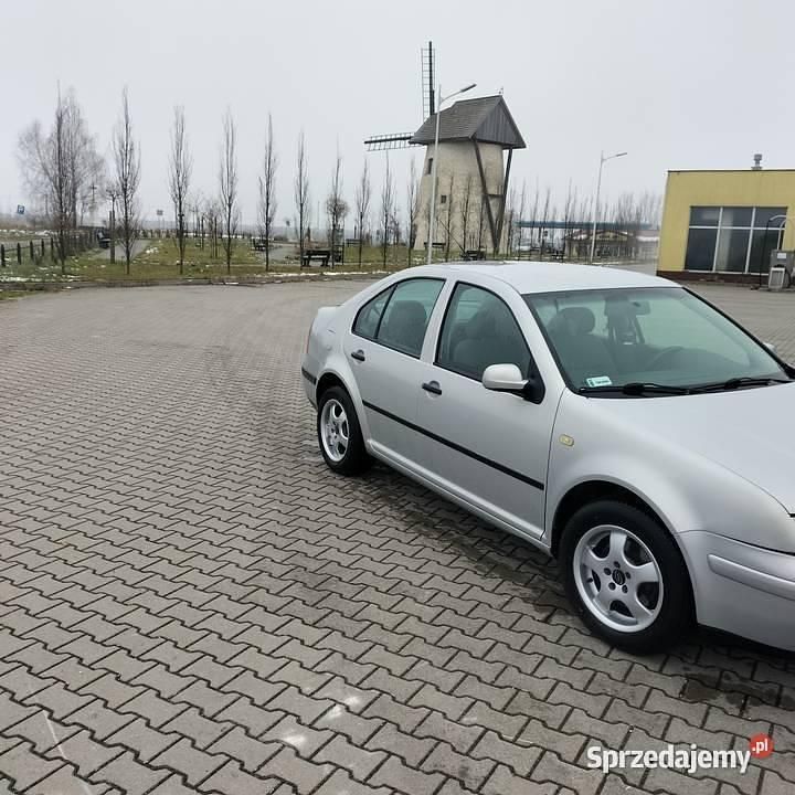 Używany VW Bora 1999 Srebrny Sedan/Limuzyna