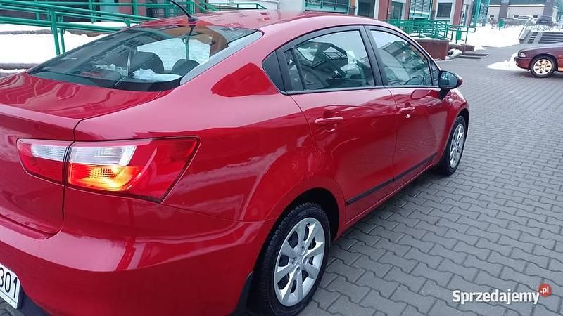 Używany Kia Rio 2016 Czerwony Hatchback
