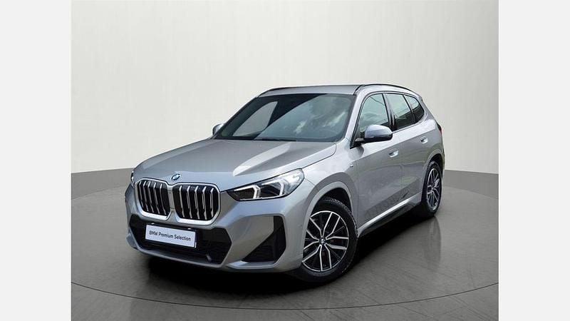 Srebrny space metalizowany Używany 2024 BMW X1 Luxury Line SUV | 164 700 zł (Super Cena) - Obraz 1/3