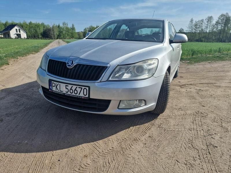 Srebrny Używany 2010 Skoda Octavia Sedan/Limuzyna | 9500 zł (Uczciwa cena) - Obraz 1/4