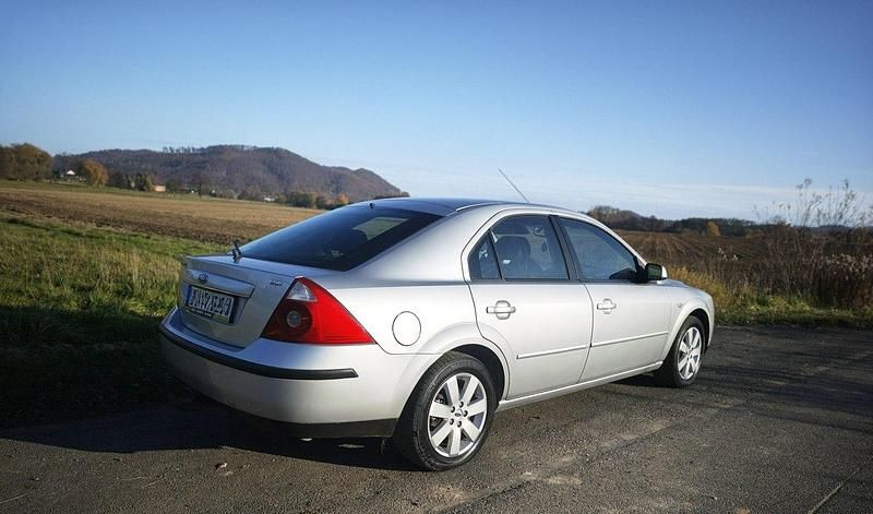 Używany Ford Mondeo 131 KM (96 kW) 2004 Srebrny Hatchback