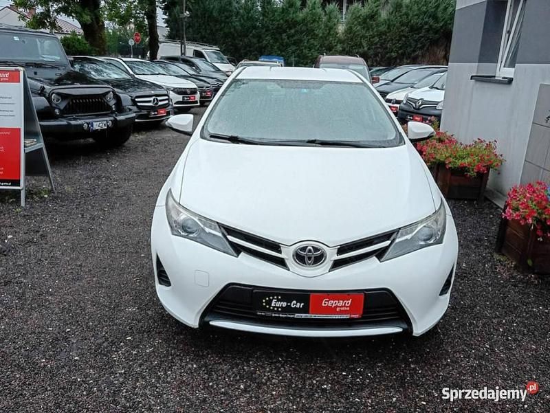 Biały Używany 2013 Toyota Auris Hatchback | 27 900 zł (Uczciwa cena) - Obraz 1/4