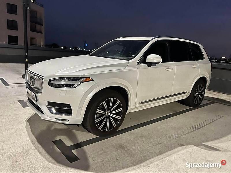 Biały Używany 2023 Volvo XC90 Plus SUV | 177 000 zł - Obraz 1/4