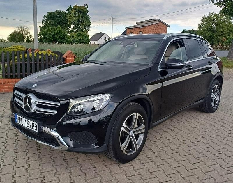 Czarny Używany 2015 Mercedes GLC250 SUV | 89 000 zł - Obraz 1/4
