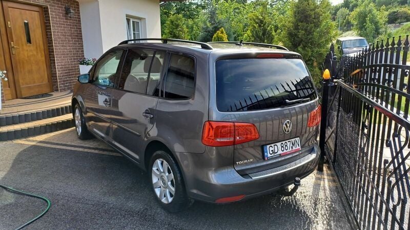 Używany VW Touran 140 KM (102 kW) 2011 Szary Minivan