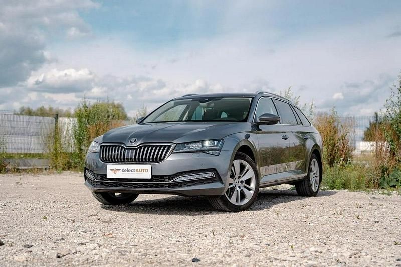 Srebrny (metalik) Używany 2022 Skoda Superb Kombi | 149 999 zł - Obraz 1/4