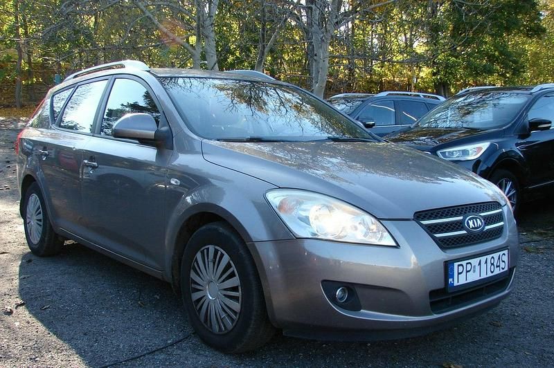 Używany Kia Ceed 115 KM (84 kW) 2008 Inny (metalik) Hatchback