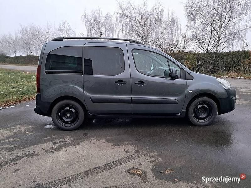 Używany Peugeot Partner Tepee Outdoor 2016 Szary Minivan