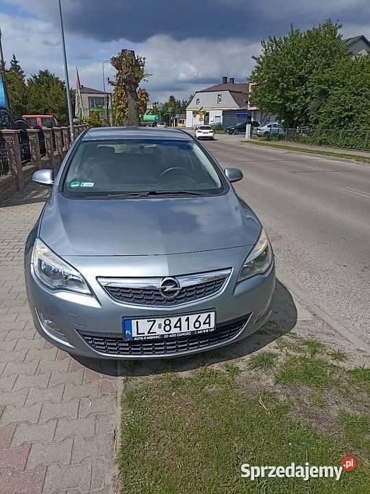 Szary Używany 2011 Opel Astra Hatchback | 18 500 zł (Dobra cena) - Obraz 1/4