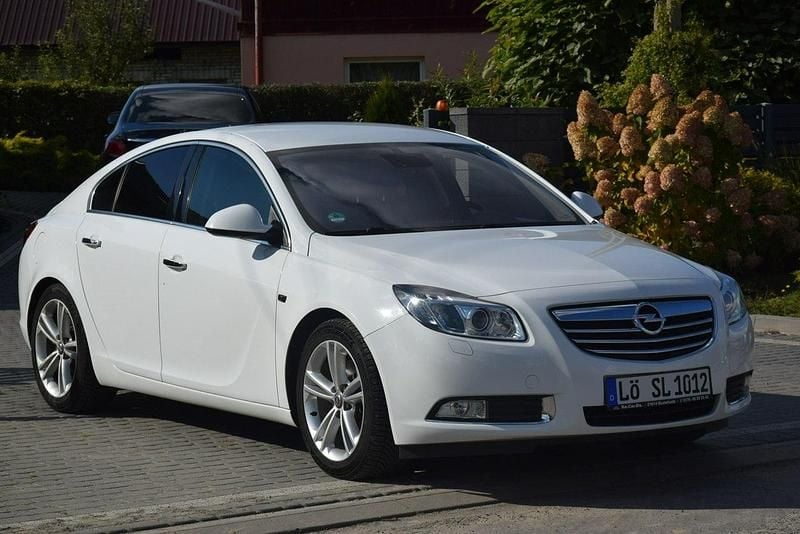 Biały Używany 2009 Opel Insignia Hatchback | 23 900 zł (Dość drogi) - Obraz 1/4
