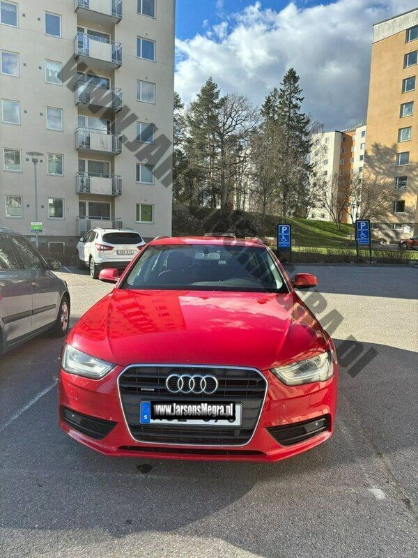 Czerwony Używany 2012 Audi A4 Kombi | 40 550 zł (Uczciwa cena) - Obraz 1/4