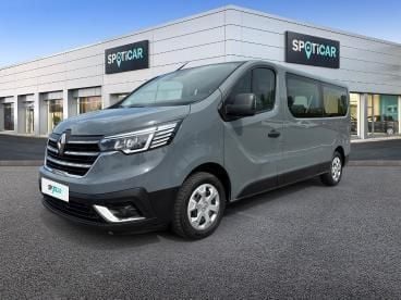 Szary Używany 2024 Renault Trafic Minivan | 134 900 zł (Uczciwa cena) - Obraz 1/4
