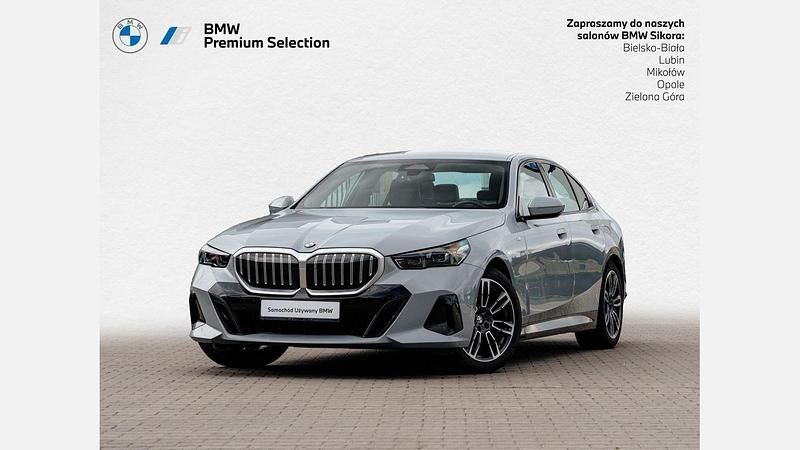 Szary brooklyn m metalizowany Używany 2024 BMW 520 Comfort Edition Sedan/Limuzyna | 224 900 zł (Super Cena) - Obraz 1/3
