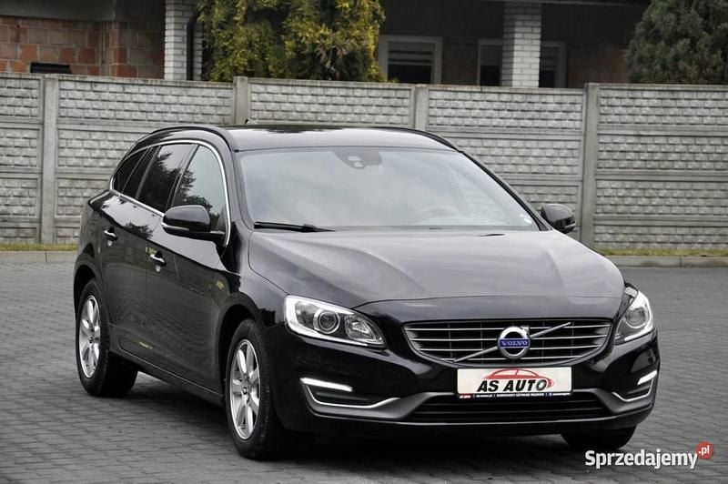 Czarny Używany 2015 Volvo V60 Momentum Kombi | 45 900 zł (Uczciwa cena) - Obraz 1/4