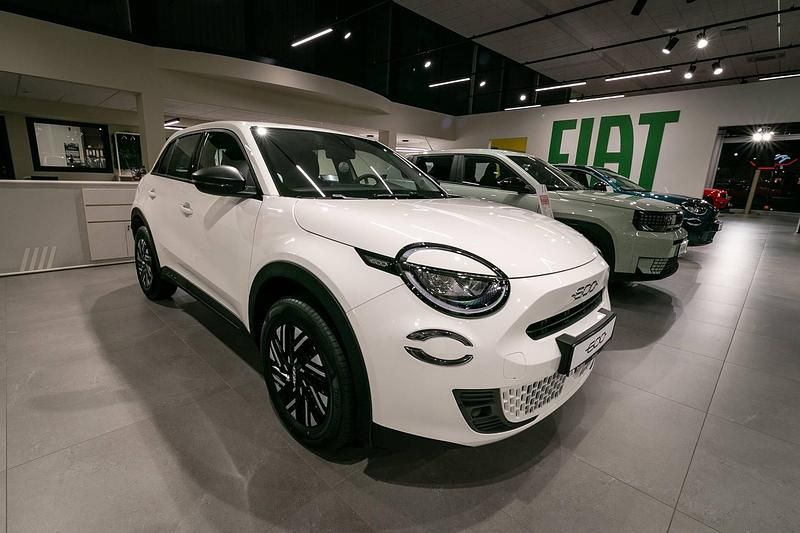 Nowe Fiat 600 Pop 110 KM (80 kW) 2025 Lakier pastelowy biały gelato SUV