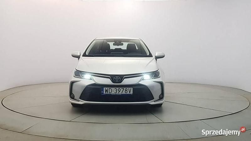 Srebrny (metalik) Używany 2021 Toyota Corolla Comfort Sedan/Limuzyna | 74 850 zł (Uczciwa cena) - Obraz 1/4