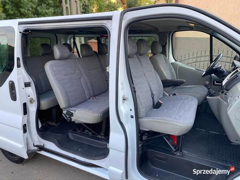 Biały Używany 2010 Renault Trafic Van | 28 700 zł (Dobra cena) - Obraz 1/4