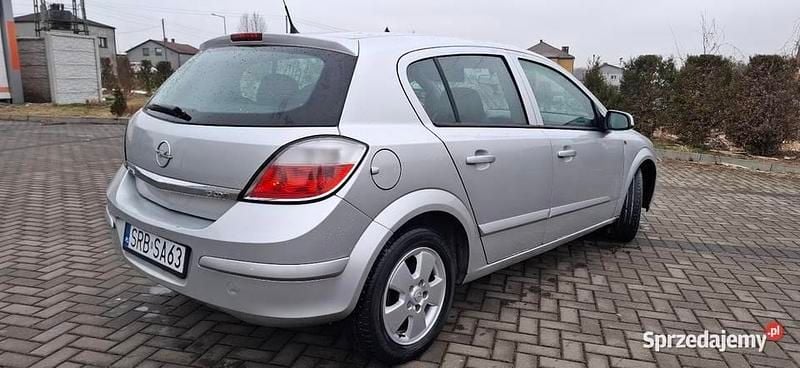 Używany Opel Astra 2004 Srebrny Hatchback