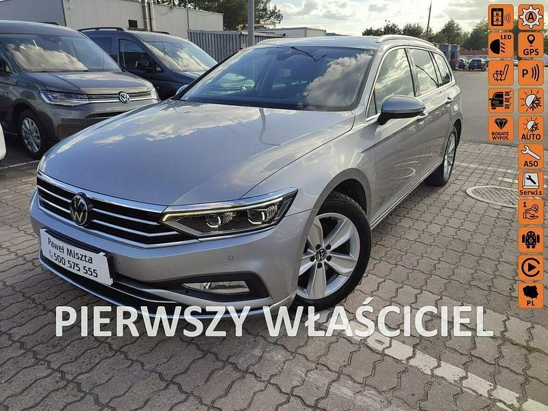 Srebrny (metalik) Używany 2022 VW Passat Kombi | 96 900 zł (Drogi) - Obraz 1/4