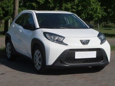Biały Używany 2022 Toyota Aygo Hatchback | 51 499 zł (Dość drogi) - Obraz 1/4