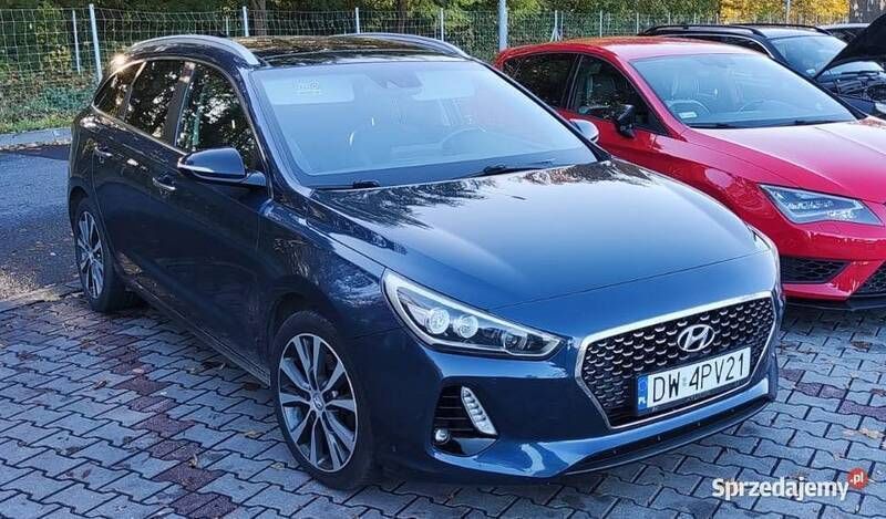 Niebieski Używany 2017 Hyundai i30 Kombi | 44 999 zł - Obraz 1/4