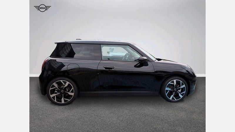 Używany Mini Cooper SE 160 kW (218 KM) 2024 Midnight black ii Hatchback